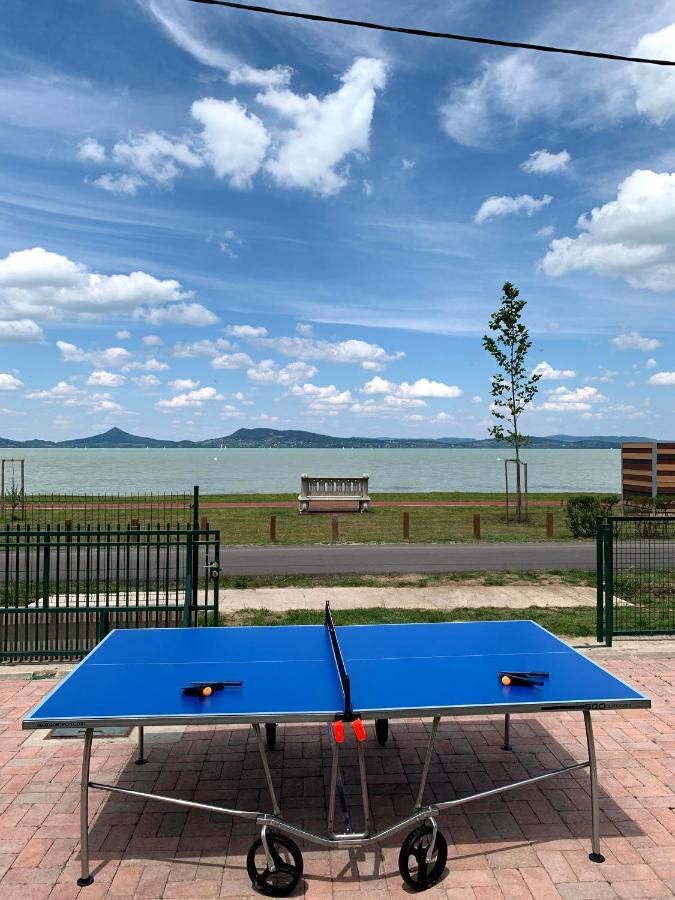 Exclusive Beachfront Villa Fonyód Exteriör bild