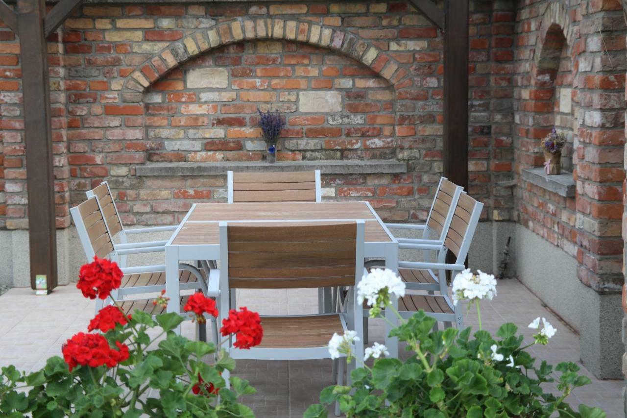 Exclusive Beachfront Villa Fonyód Exteriör bild